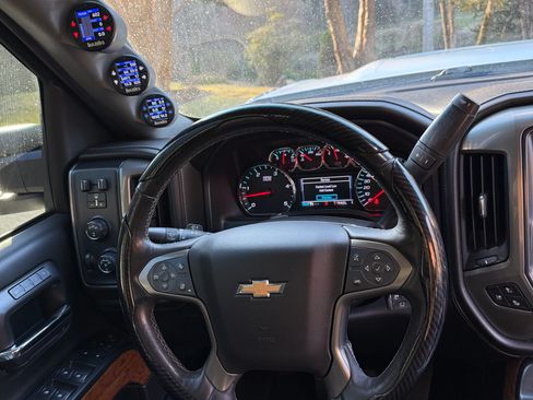 Used 2017 Chevrolet Silverado 2500 High Country w/ Duramax Plus Package image 8