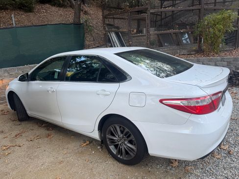 Used 2016 Toyota Camry SE FWD image 5