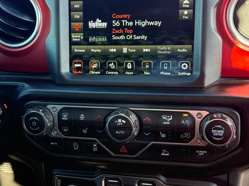 Used 2021 Jeep Wrangler Unlimited Rubicon w/ Xtreme Recon 35" Tire Package image 4