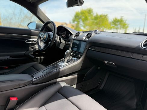 Used 2022 Porsche 718 Cayman GT4 image 19