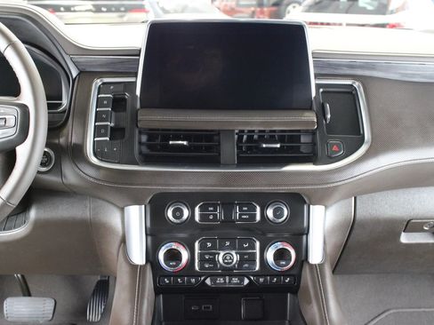 Used 2022 GMC Yukon SLT w/ SLT Luxury Package AWD/4WD image 6