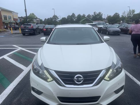Used 2016 Nissan Altima 3.5 SL w/ 3.5 Technology Package FWD image 1
