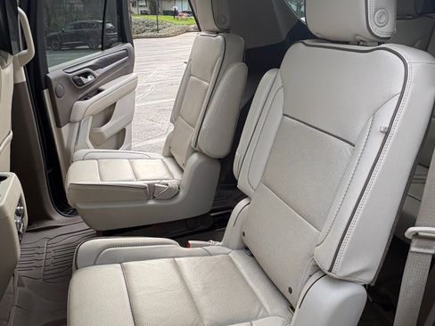 Used 2021 GMC Yukon Denali w/ Denali Premium Package image 19