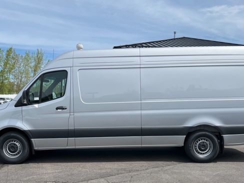Used 2024 Mercedes-Benz Sprinter 2500 image 1