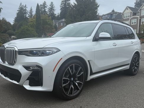 Used 2019 BMW X7 xDrive50i w/ M Sport Package image 2