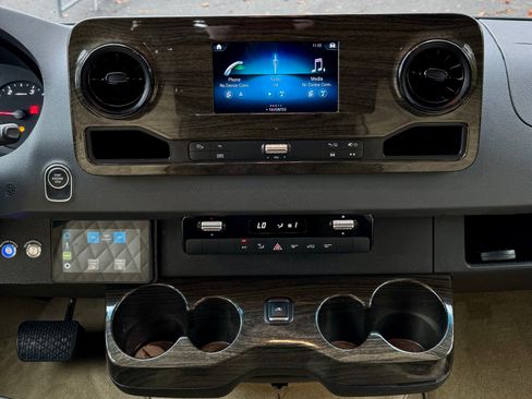 Used 2020 Mercedes-Benz Sprinter 3500 image 5