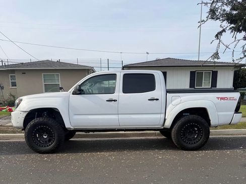 Used 2007 Toyota Tacoma PreRunner image 1