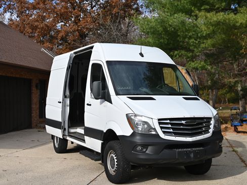 Used 2018 Freightliner Sprinter 2500 image 6