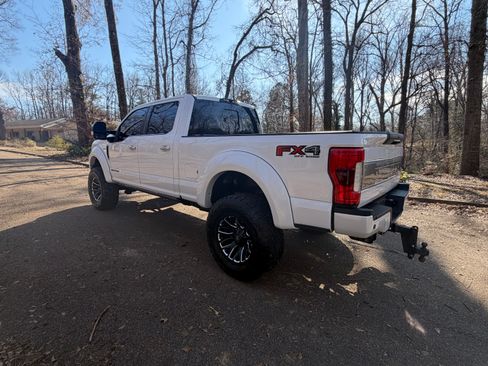 Used 2017 Ford F250 Platinum w/ Platinum Ultimate Package image 4