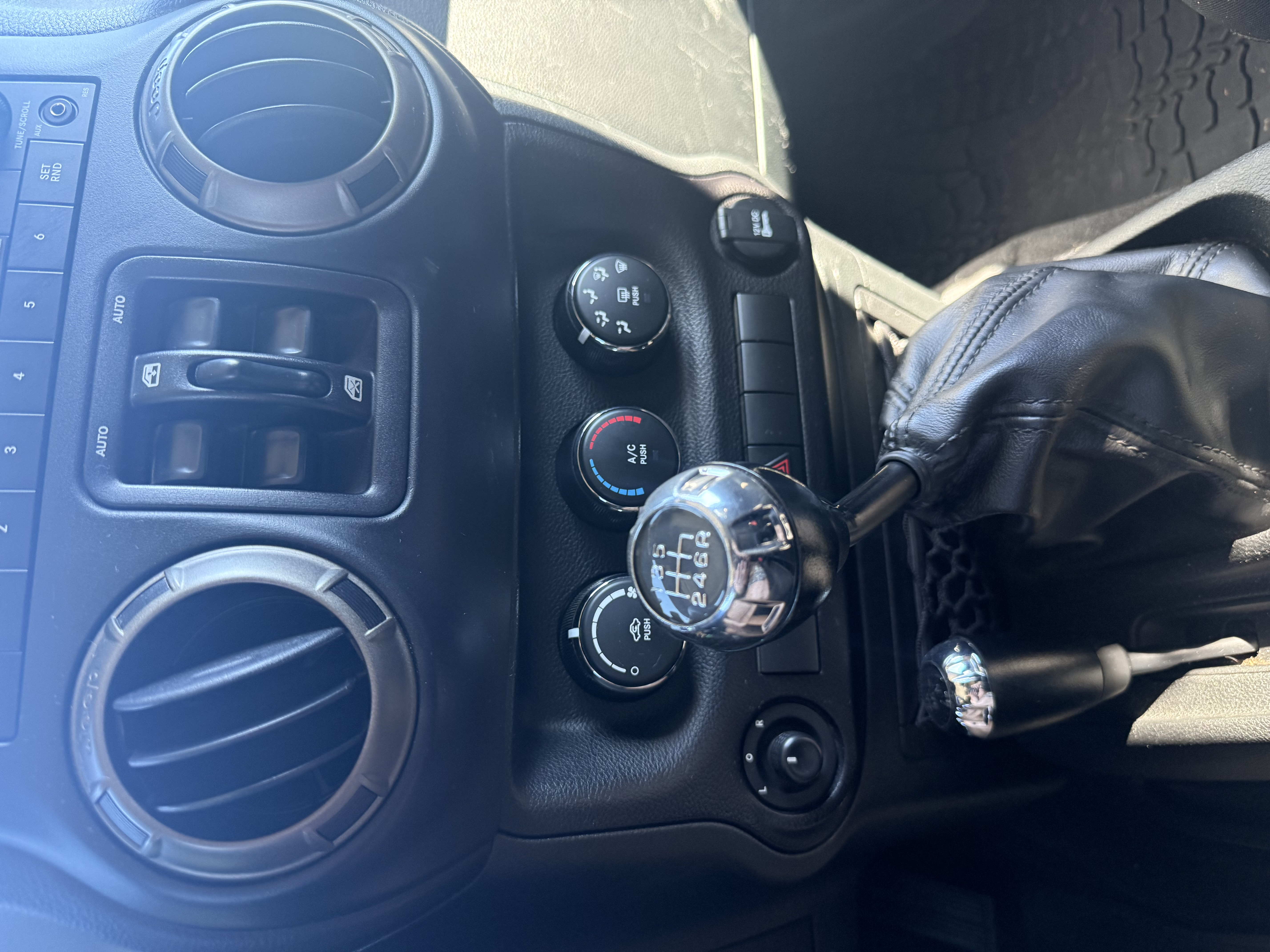 Used 2018 Jeep Wrangler Unlimited Sport AWD/4WD image 6