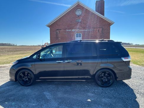 Used 2014 Toyota Sienna SE w/ SE Premium Package w/Entune image 10