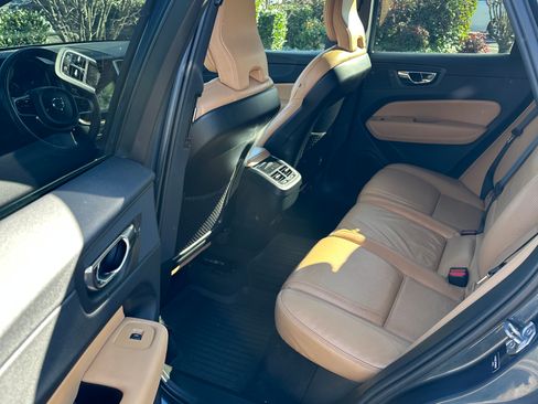 Used 2021 Volvo XC60 T5 Inscription w/ Protection Package Premier image 11