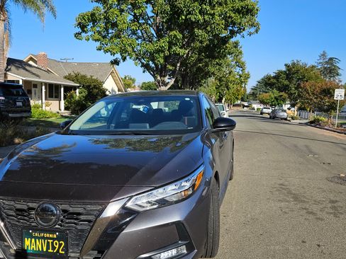 Used 2020 Nissan Sentra SR image 2