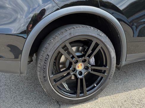 Used 2014 Porsche Cayenne Diesel Platinum Edition image 12