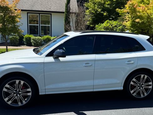 Used 2019 Audi SQ5 Premium Plus w/ Premium Plus Package AWD/4WD image 2