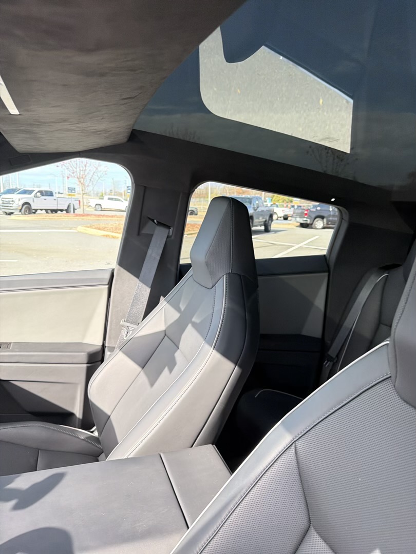 Used 2025 Tesla Cybertruck AWD Crew Cab image 5