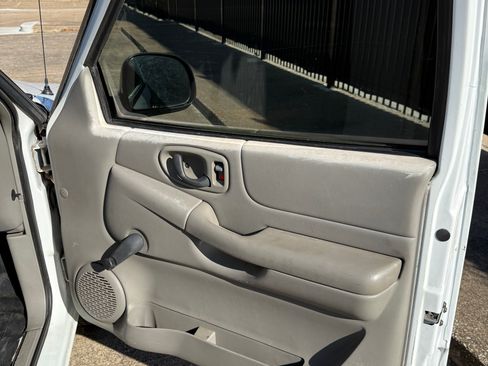 Used 1998 Isuzu Hombre S image 16