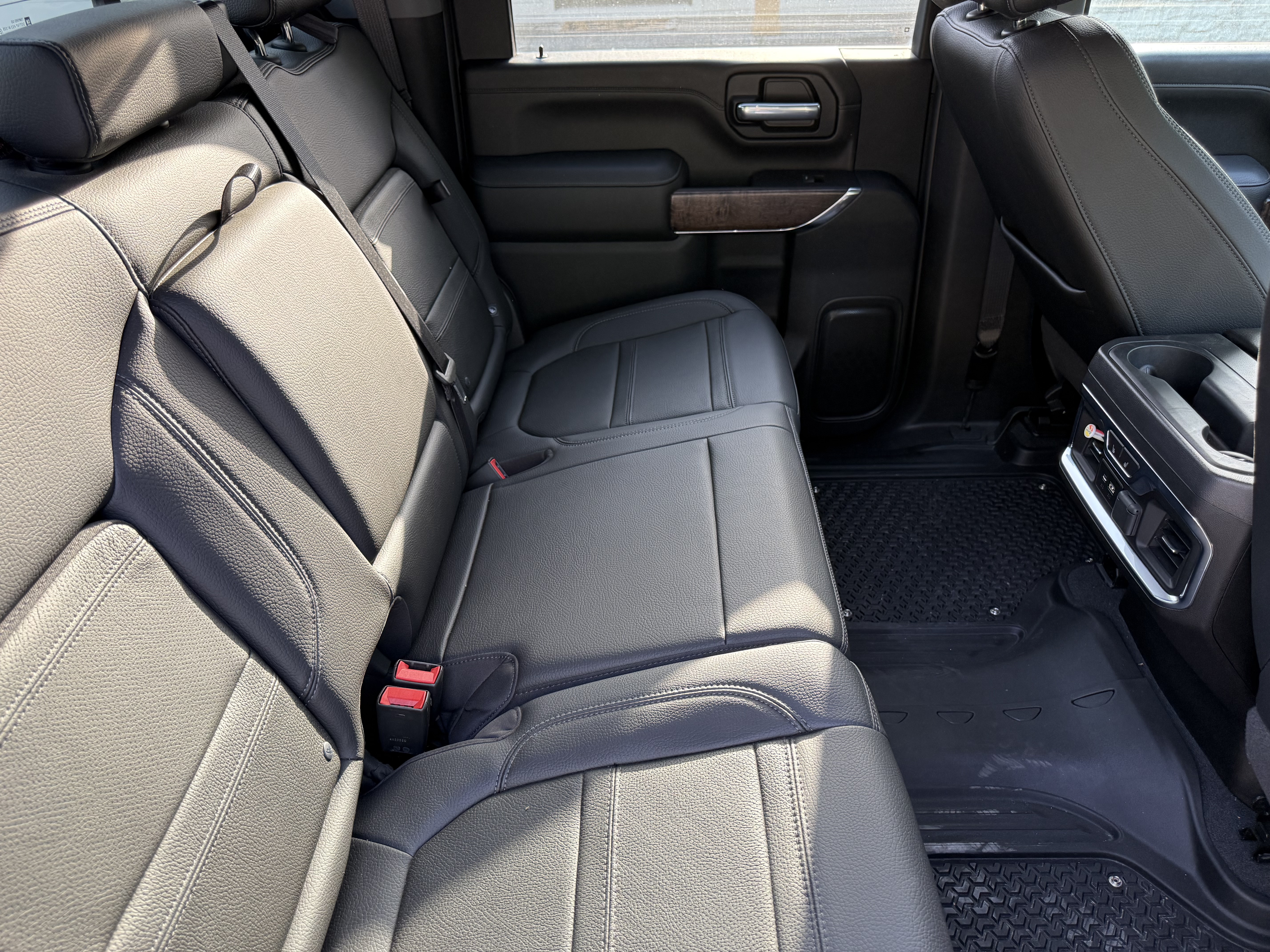 Used 2021 GMC Sierra 2500 Denali w/ Denali Black Diamond Edition AWD/4WD image 5