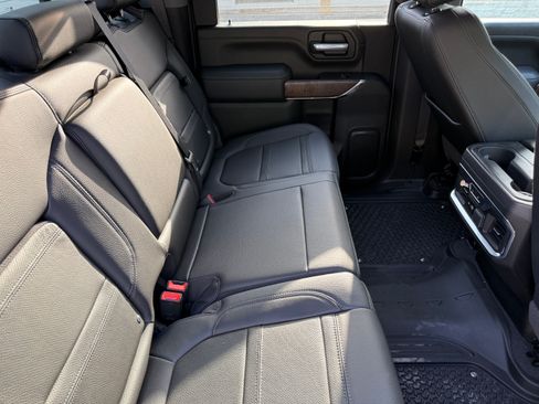 Used 2021 GMC Sierra 2500 Denali w/ Denali Black Diamond Edition AWD/4WD image 5