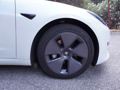 Used 2023 Tesla Model 3 Standard Range RWD image 12
