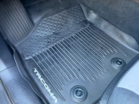 Used 2020 Toyota Tacoma 4x4 Double Cab image 10