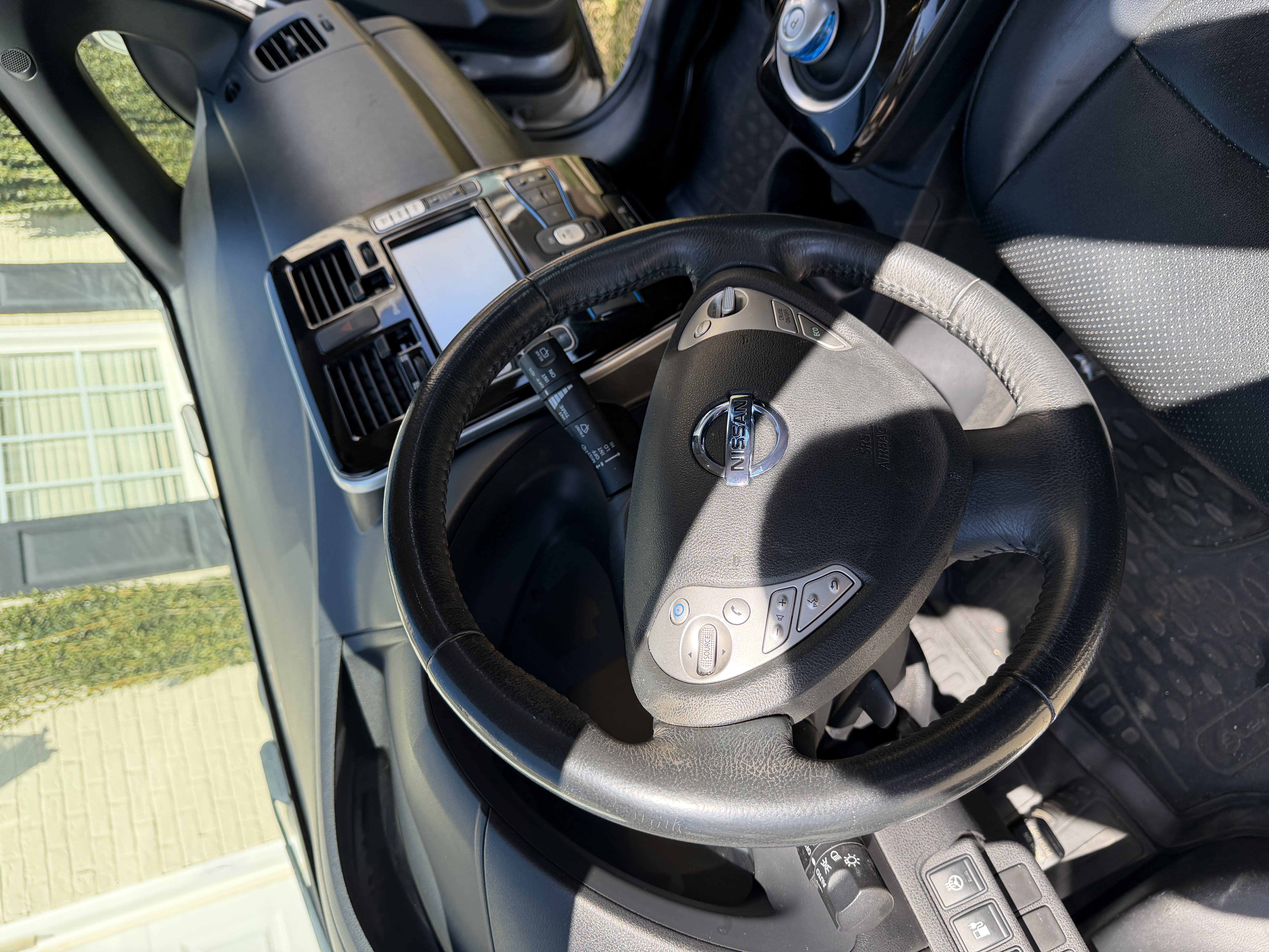 Used 2013 Nissan Leaf SL FWD image 12