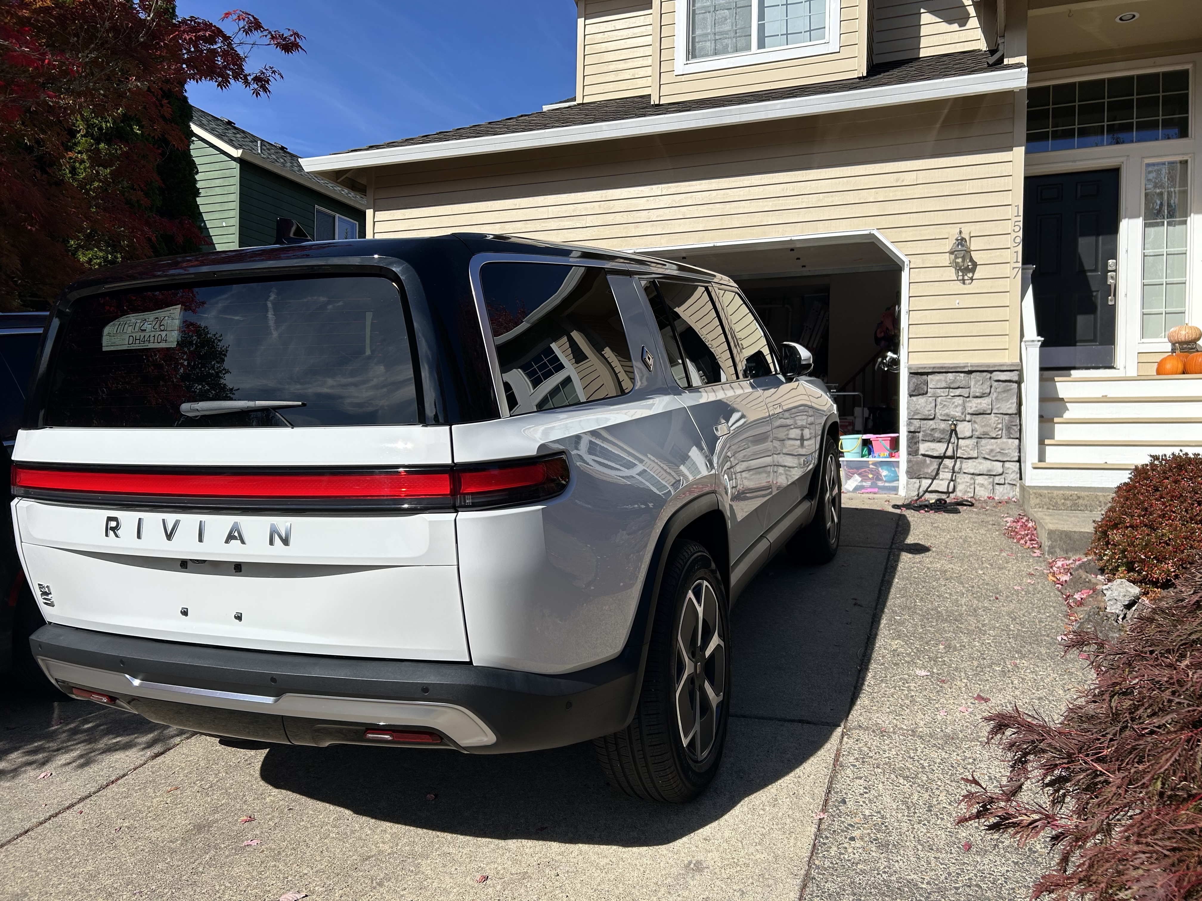 Used 2024 Rivian R1S Adventure Dual AWD/4WD image 4