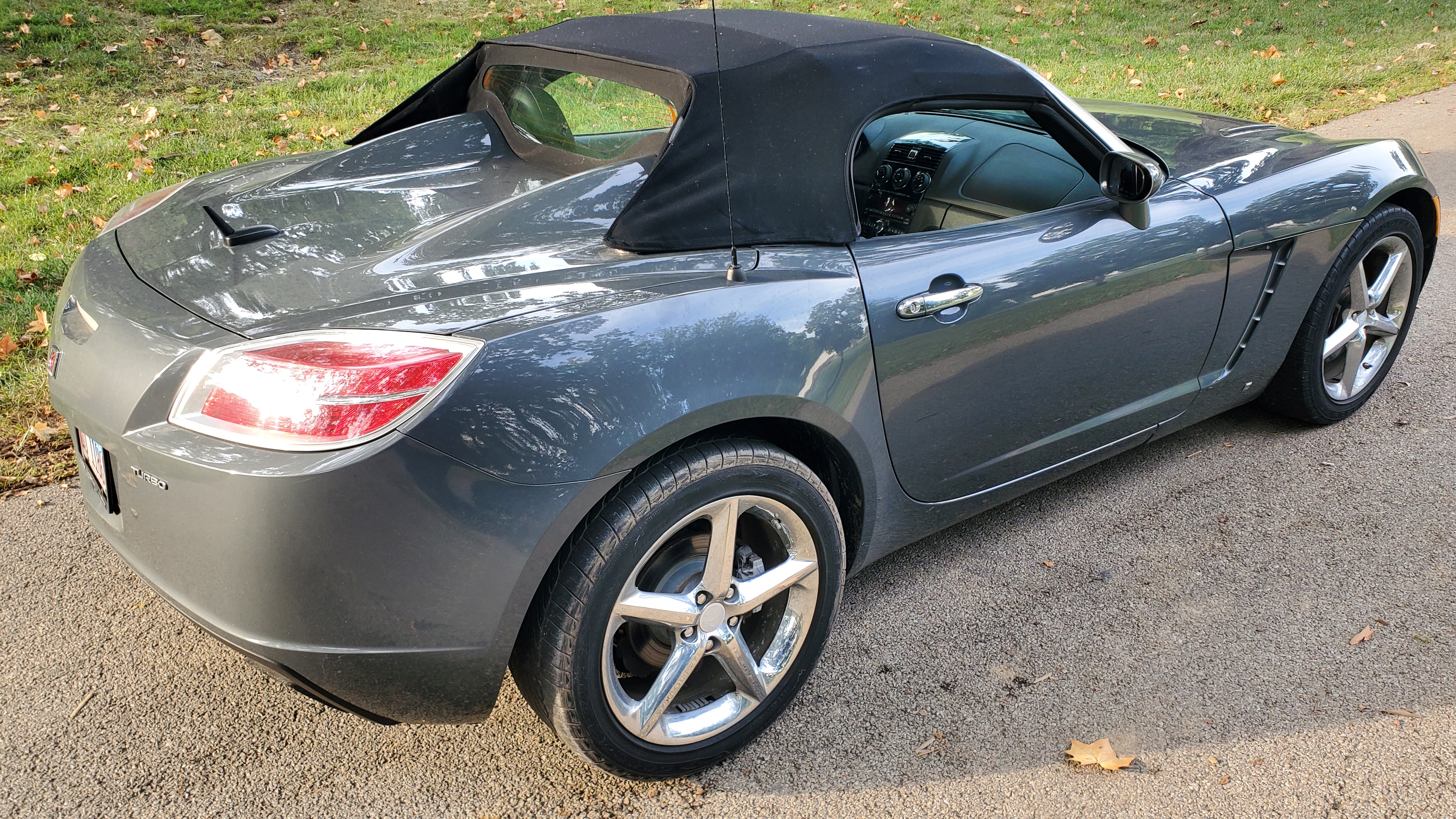 Used 2008 Saturn Sky Red Line RWD image 2