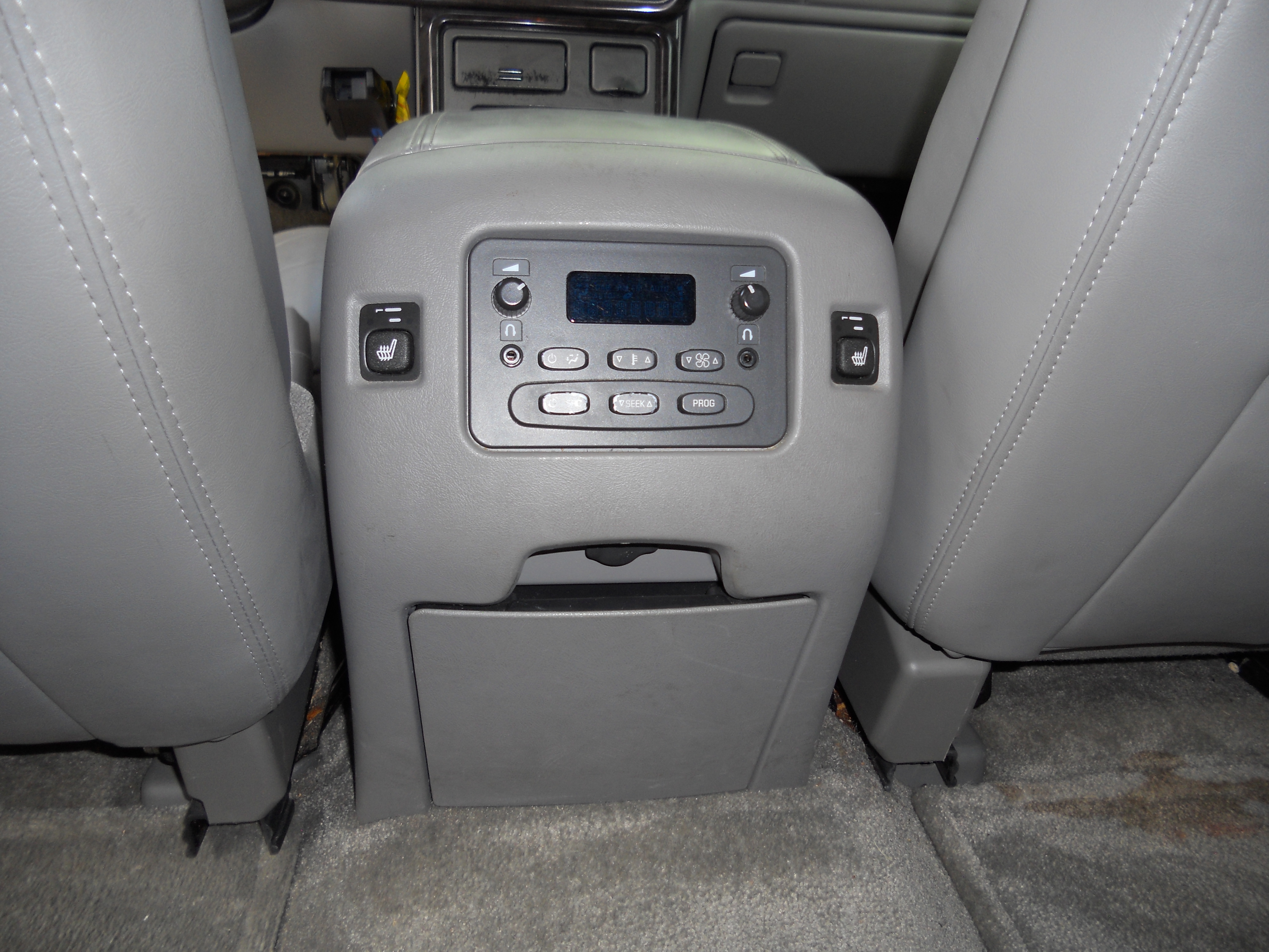 Used 2003 GMC Yukon Denali AWD/4WD image 25