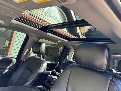 Used 2019 Ford F150 Lariat w/ Equipment Group 502A Luxury AWD/4WD image 9