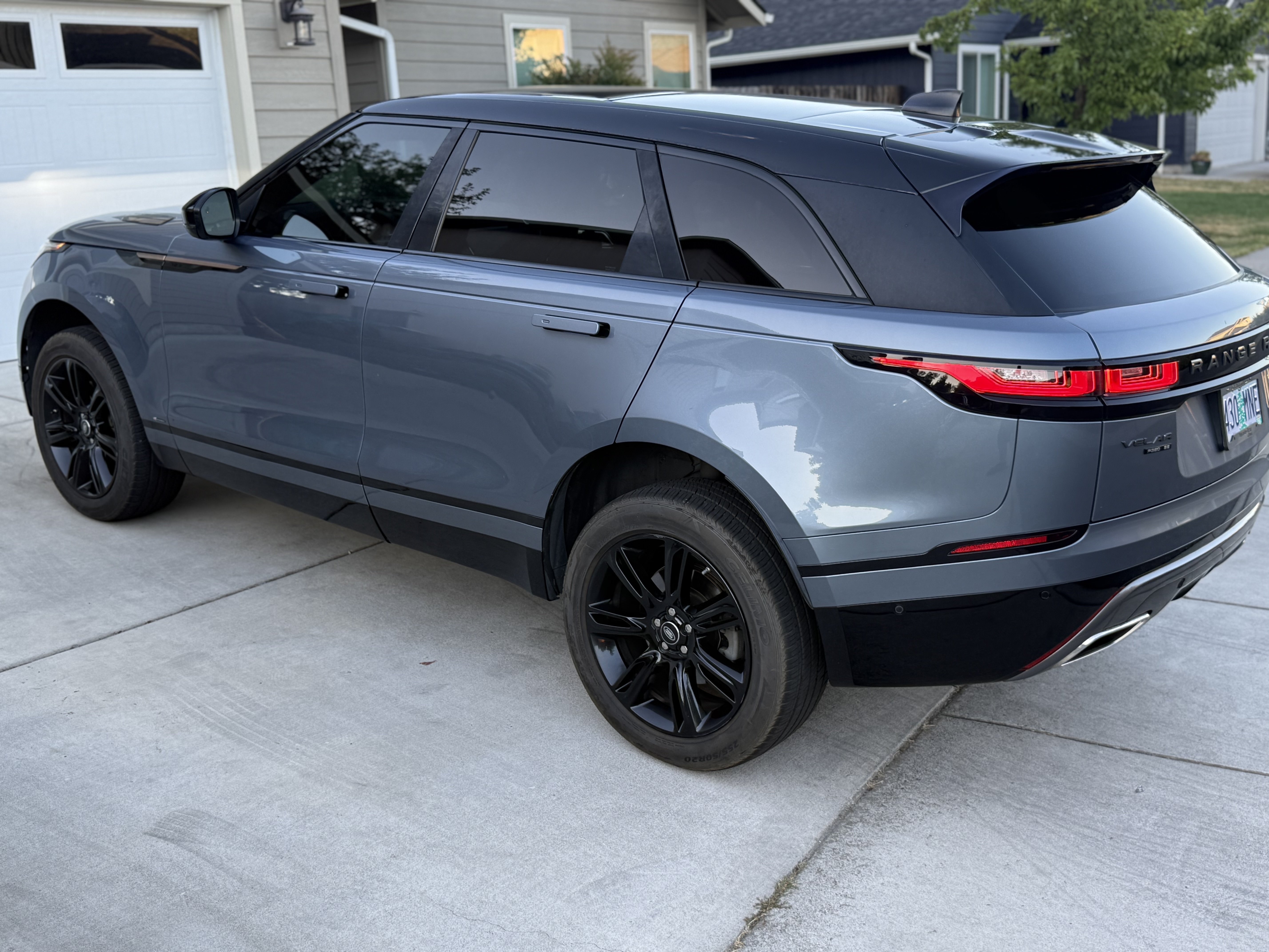 Used 2018 Land Rover Range Rover Velar R-Dynamic SE AWD/4WD image 9