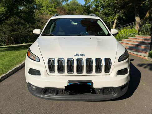 Used 2017 Jeep Cherokee Latitude w/ Cold Weather Group AWD/4WD image 4