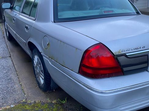 Used 2006 Mercury Grand Marquis GS RWD image 1