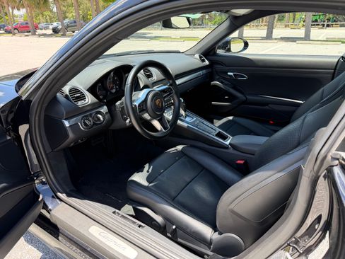 Used 2022 Porsche 718 Cayman w/ Premium Package RWD image 12