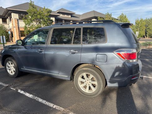 Used 2012 Toyota Highlander 4WD Hybrid w/ Cold Weather Pkg image 2