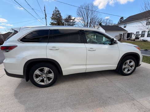Used 2015 Toyota Highlander Limited image 9