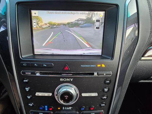 Used 2017 Ford Explorer Platinum image 23