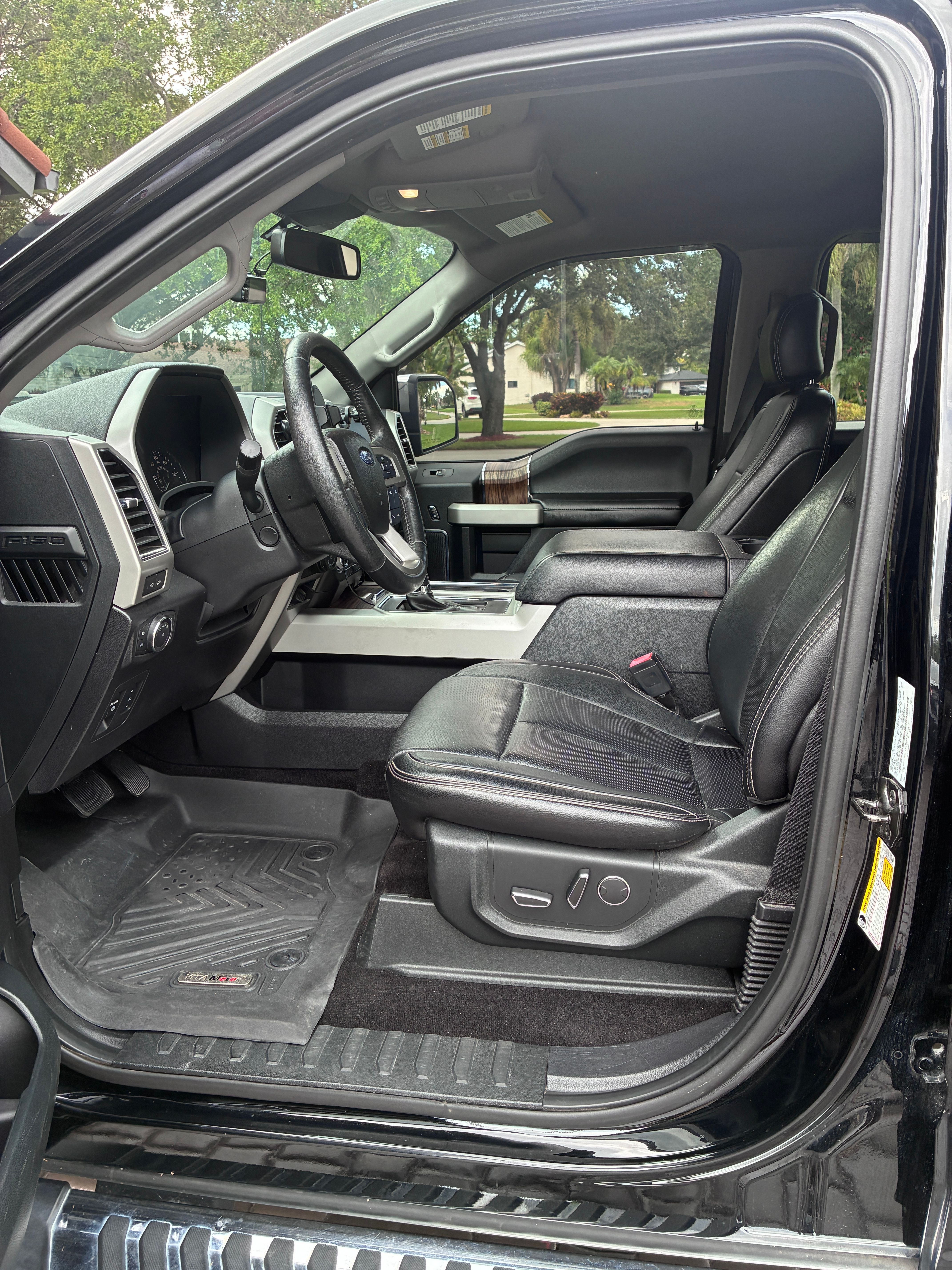 Used 2018 Ford F150 Lariat w/ Equipment Group 502A Luxury AWD/4WD image 8