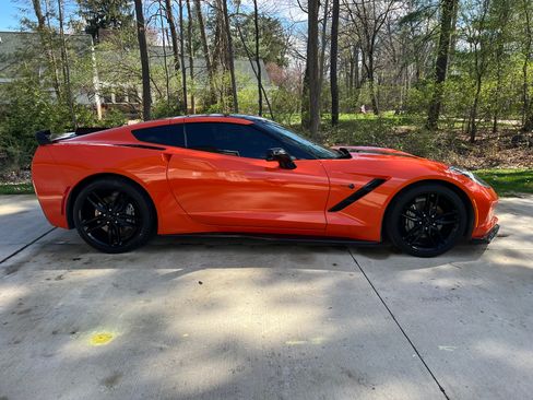 Used 2019 Chevrolet Corvette Stingray Coupe w/ Carbon Flash Badge Package image 1