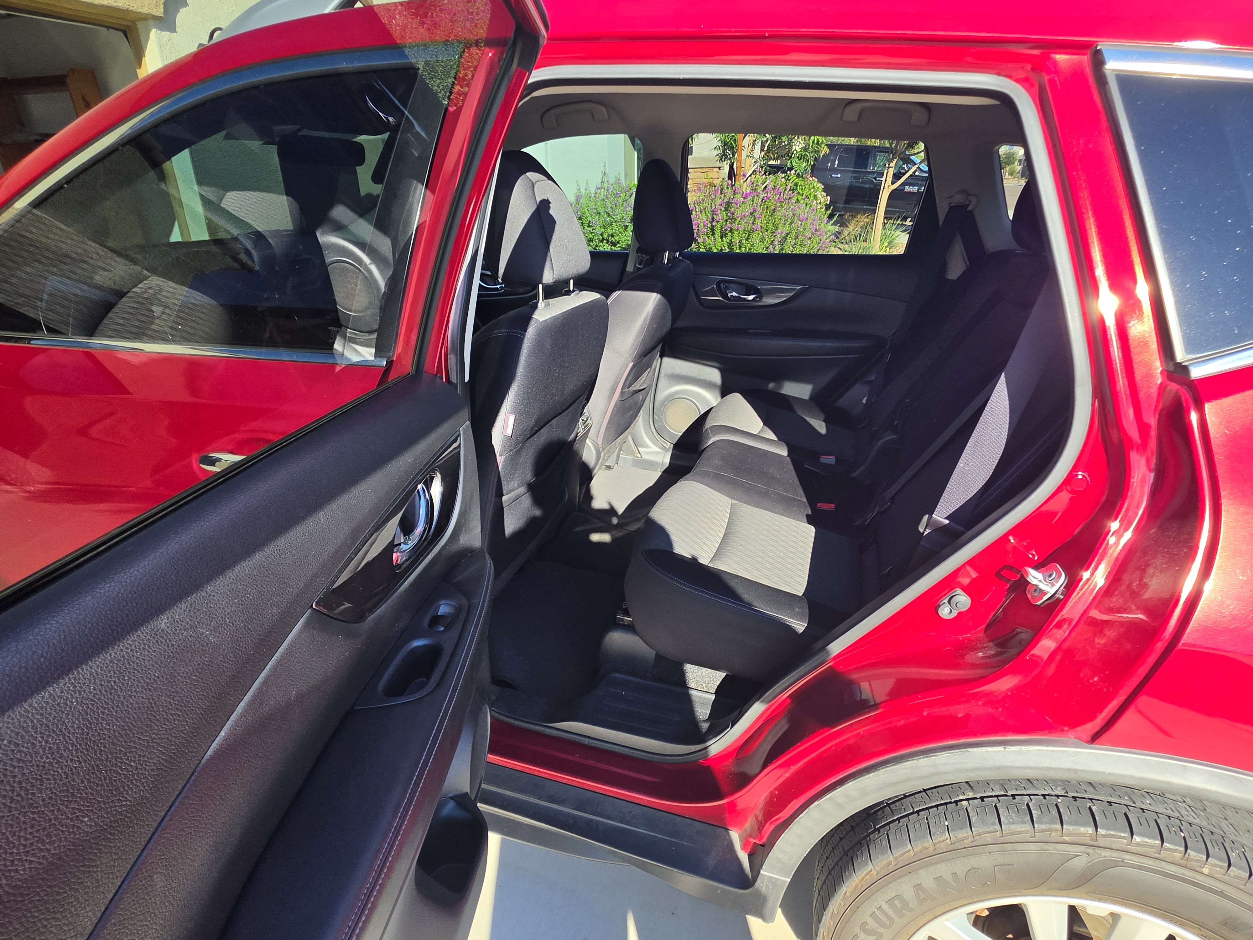 Used 2017 Nissan Rogue SV AWD/4WD image 8