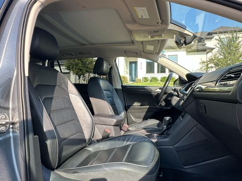 Used 2018 Volkswagen Tiguan SEL Premium image 13
