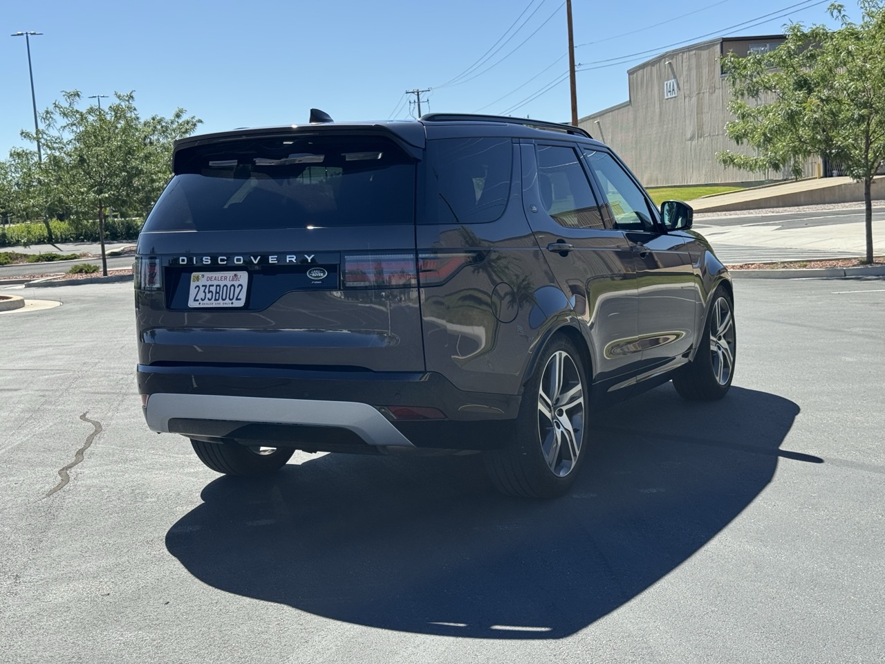 Used 2023 Land Rover Discovery Metropolitan Edition AWD/4WD image 8