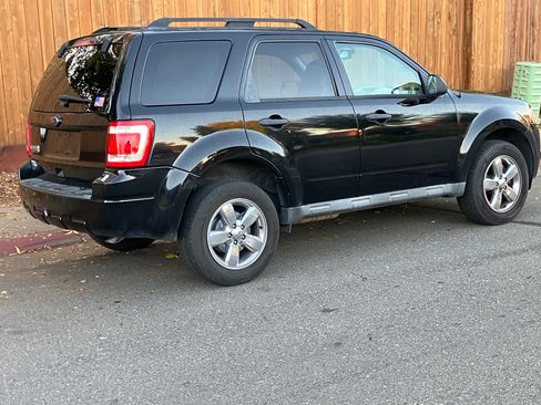 Used 2010 Ford Escape XLT image 9