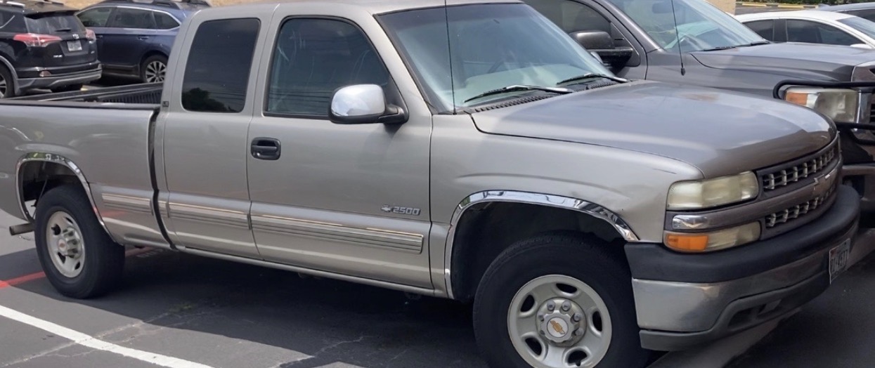 Used 2000 Chevrolet Silverado 2500 LS RWD image 1