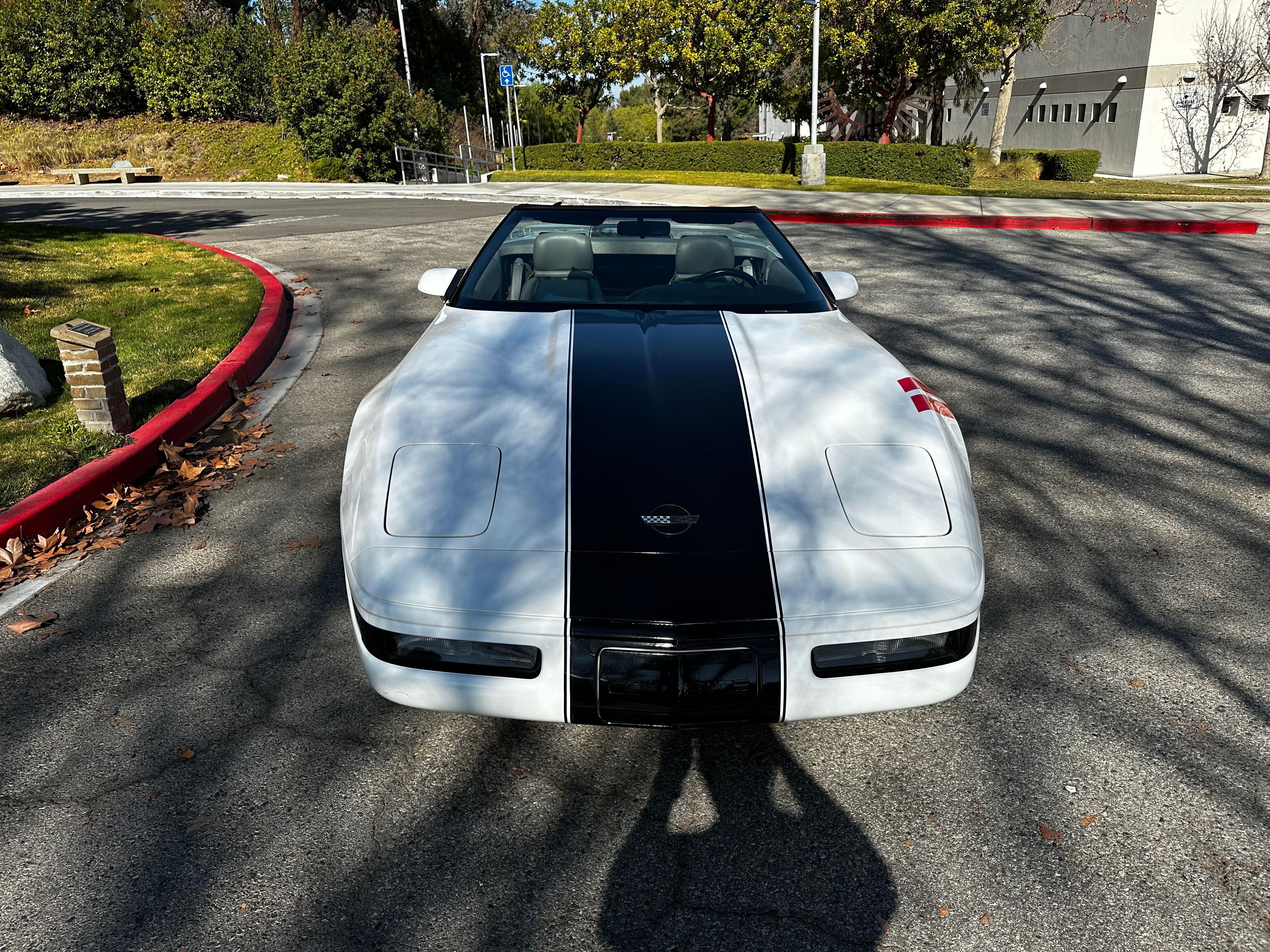 Used 1992 Chevrolet Corvette Convertible RWD image 2
