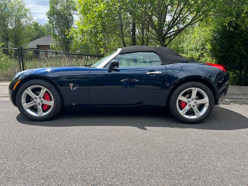 Used 2008 Pontiac Solstice Convertible w/ Premium Package RWD image 1