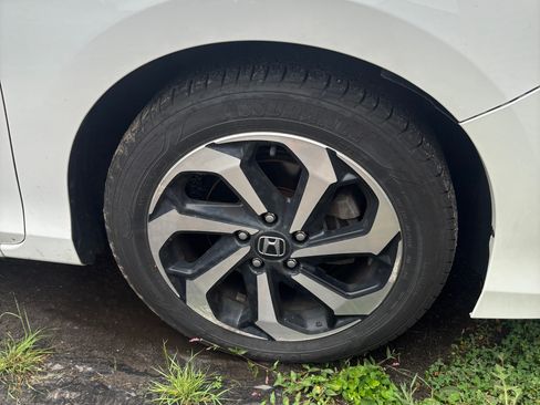 Used 2017 Honda Accord EX image 12