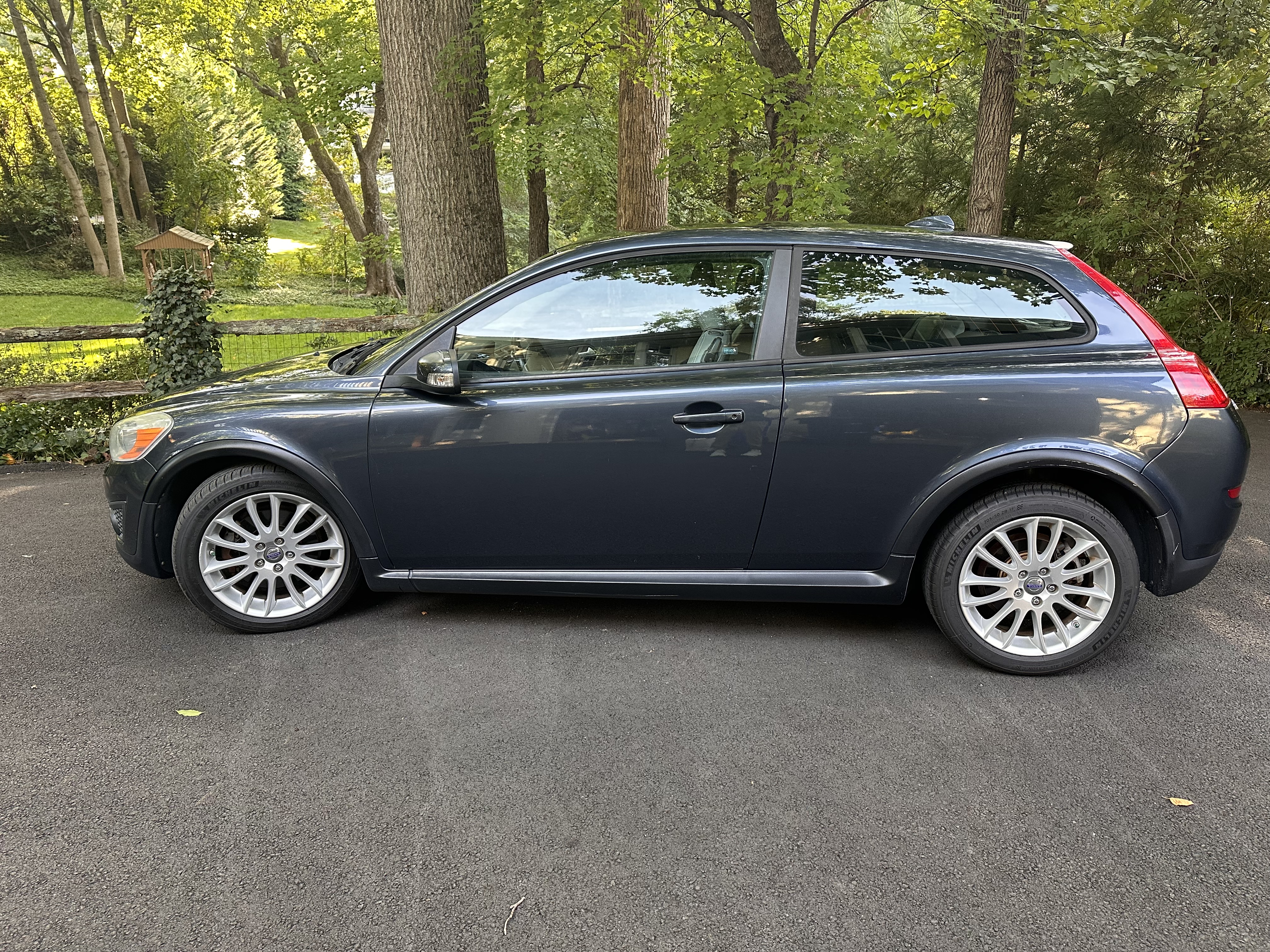 Used 2011 Volvo C30 T5 w/ Preferred Pkg FWD image 5
