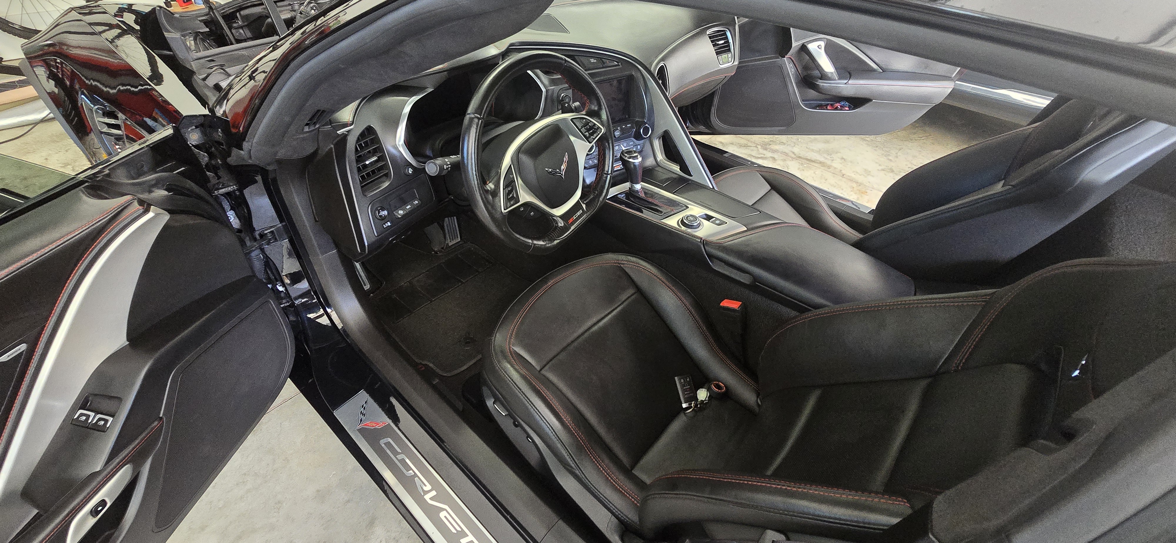 Used 2016 Chevrolet Corvette Z06 w/ 3LZ Preferred Equipment Group RWD image 4