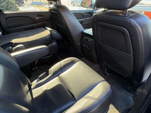 Used 2014 Chevrolet Suburban LTZ image 16